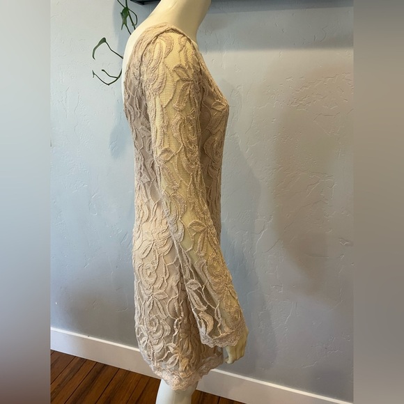 Women’s lace sheer sleeve scoop back Mini dress size small - Picture 3 of 6